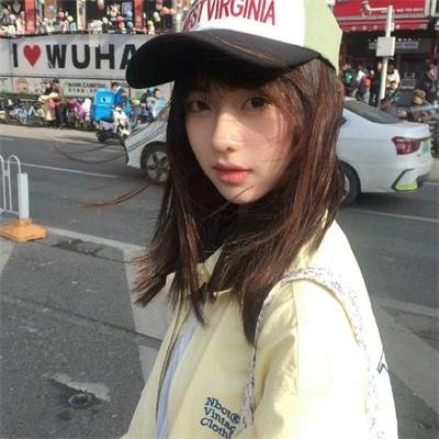 女孩的钓鱼慢活